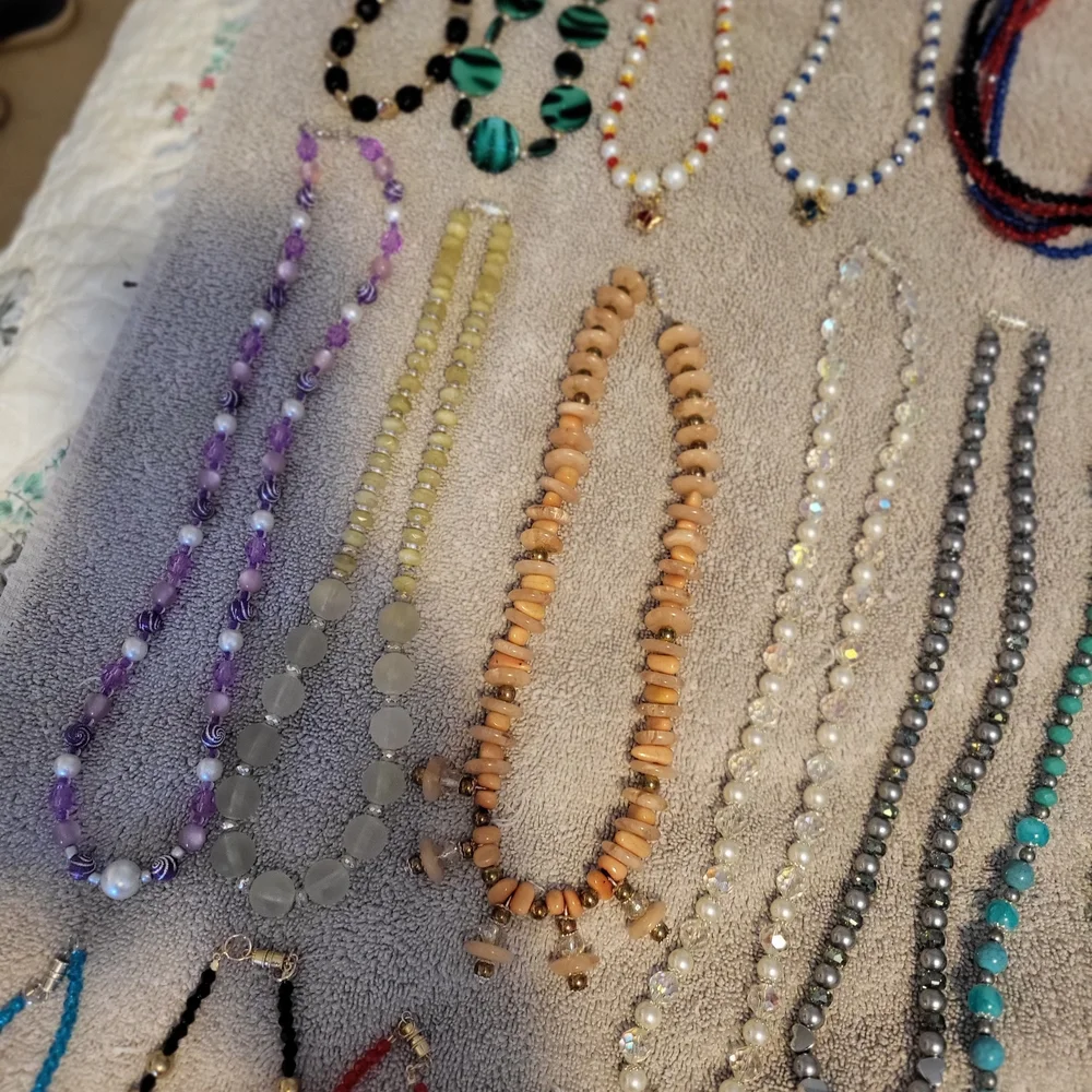 36 Ct Mixed Beaded Necklace Lot - Assorted Colors - Picture 6 of 8